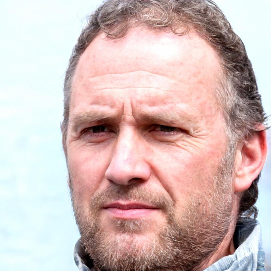 Portrait de Marc Dubois, expert en planification financière